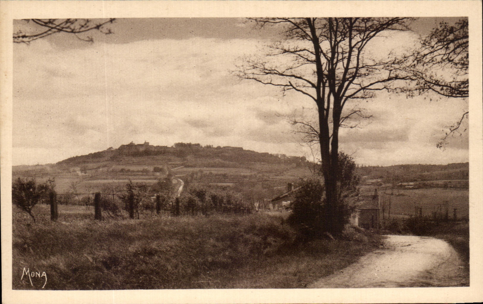 Langres — Panorama de la ville pris de la route de Champigny — Impressions-Éditions d'art MONA, EB. 24