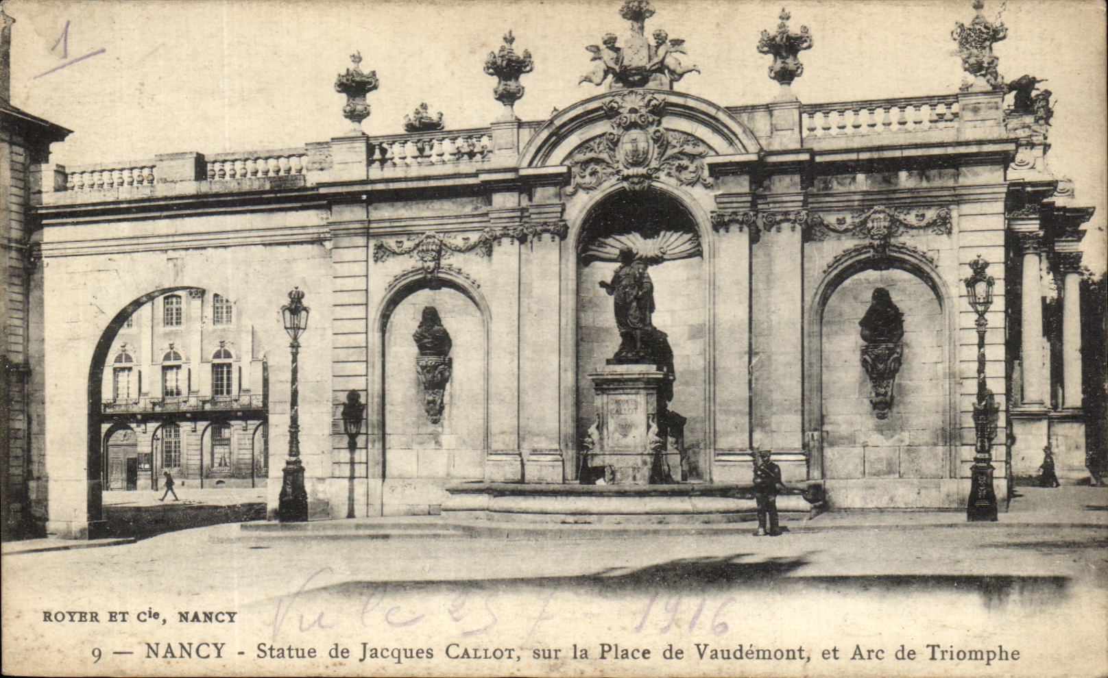 CPA Nancy Statue De Jacques Callot Sur La Place De Vaudemont Et Arc De Triomphe