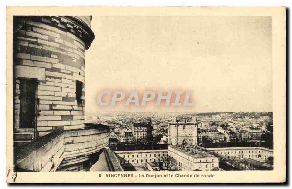CPA Vincennes Le Donjon Et Le Chemin De ronde