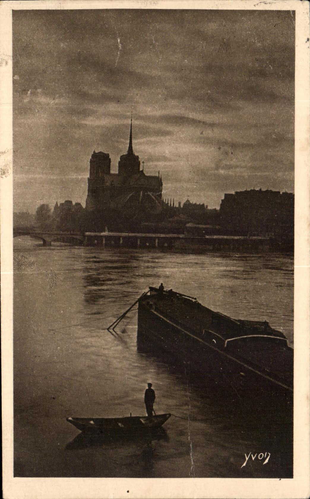 CPA Paris En Flanant La Seine au Quai de La Tournelle Peniche 