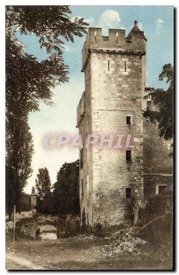 CPA Environs de Saintes Chateau de Crazannes Tour Carree