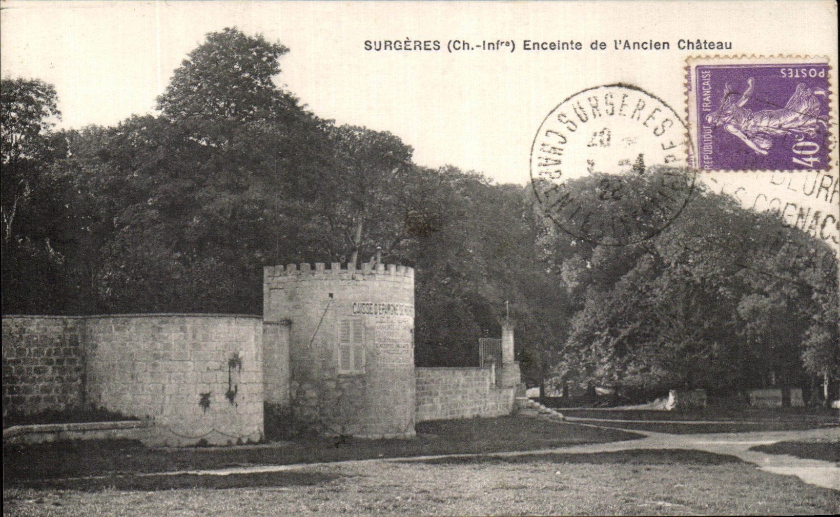 CPA Surgeres Enceinte de L'Ancien Chateau Caisse d'Epargne