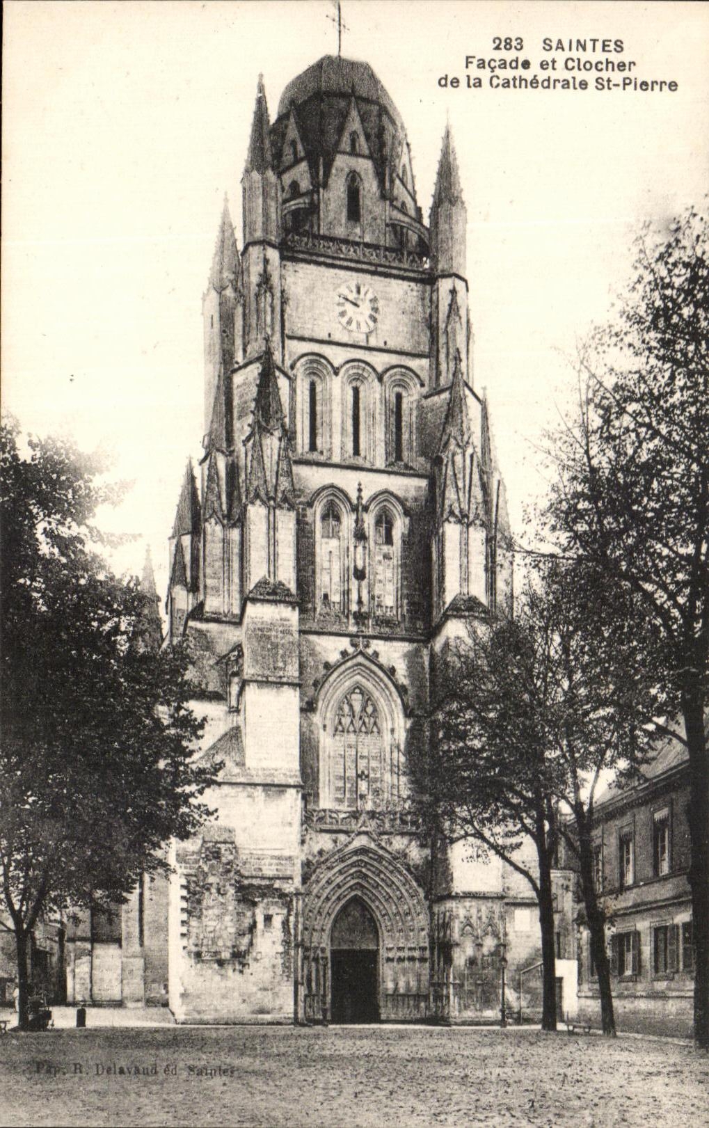 CPA Saintes Facade et Clocher de la Cathedrale St Pierre
