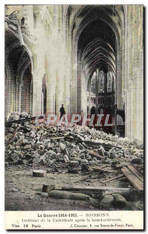 CPA Soissons Interieur de la Cathedrale apres le Bombardement Militaria