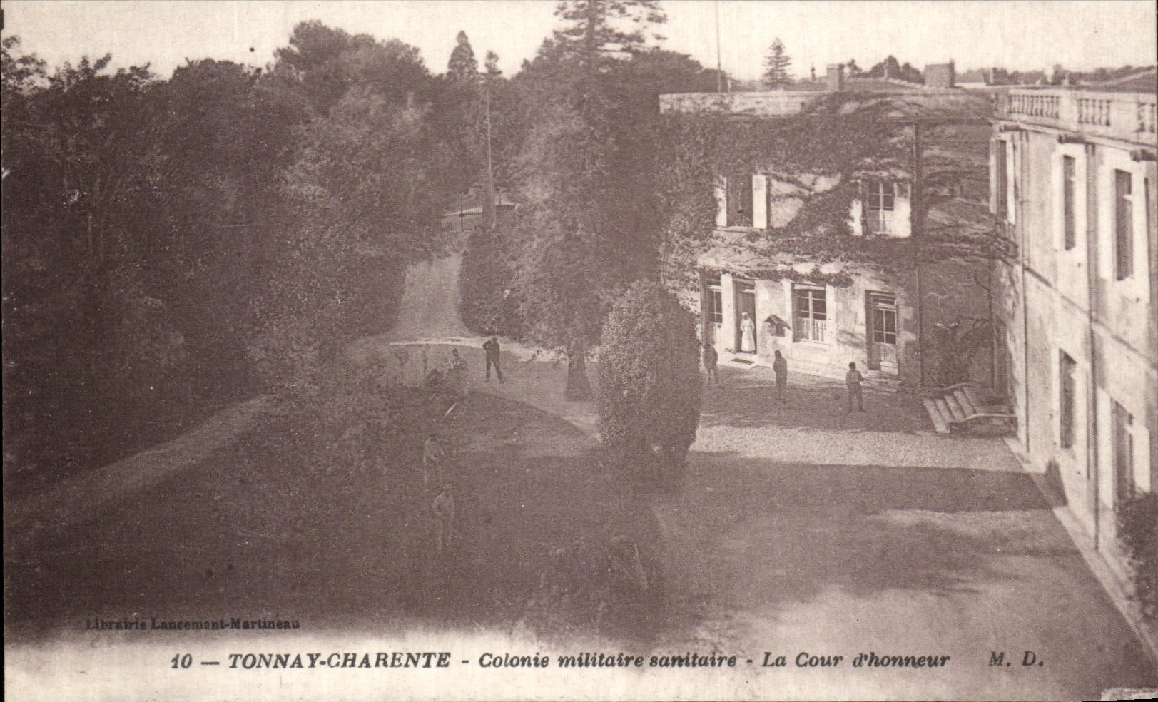 TONNAY-CHARENTE — Colonie militaire sanitaire — La Cour d'honneur — Librairie Lancelement-Martineau, n°10