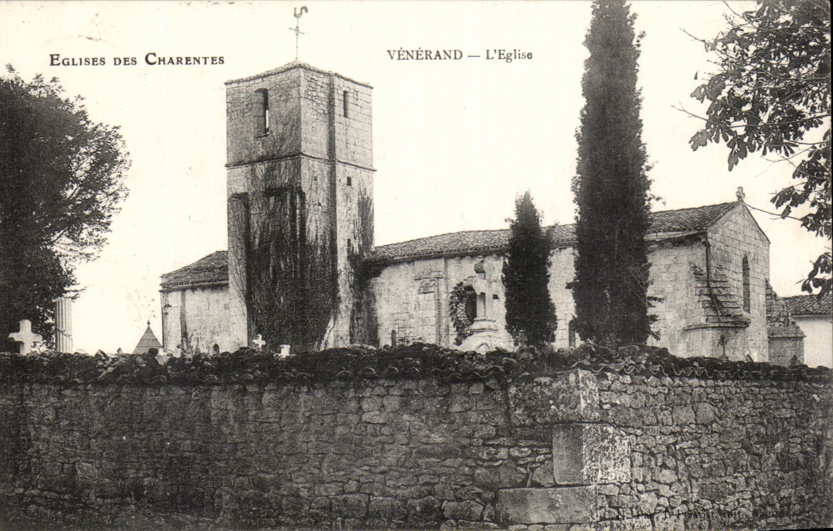 CPA Eglise Des Charentes Venerand L'Eglise