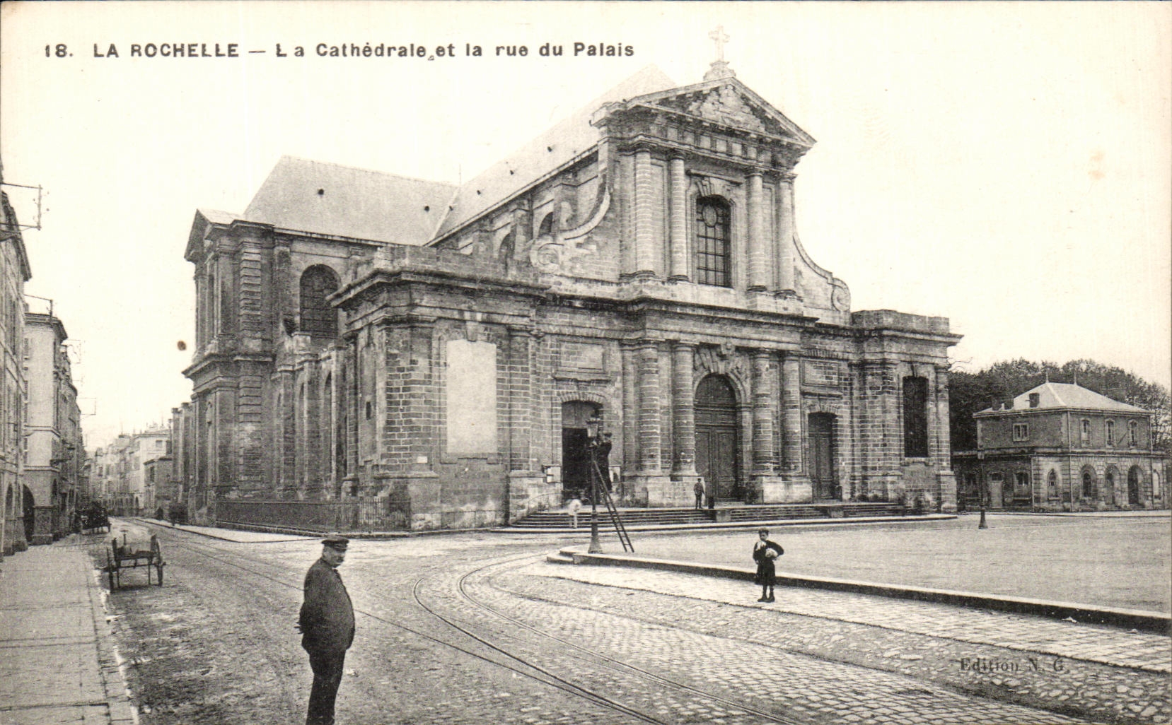 La Rochelle — La Cathédrale et la rue du Palais — Edition N.G.