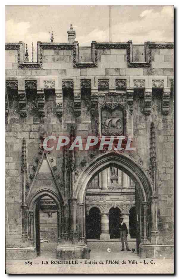 CPA La Rochelle Entree De l'Hotel De Ville