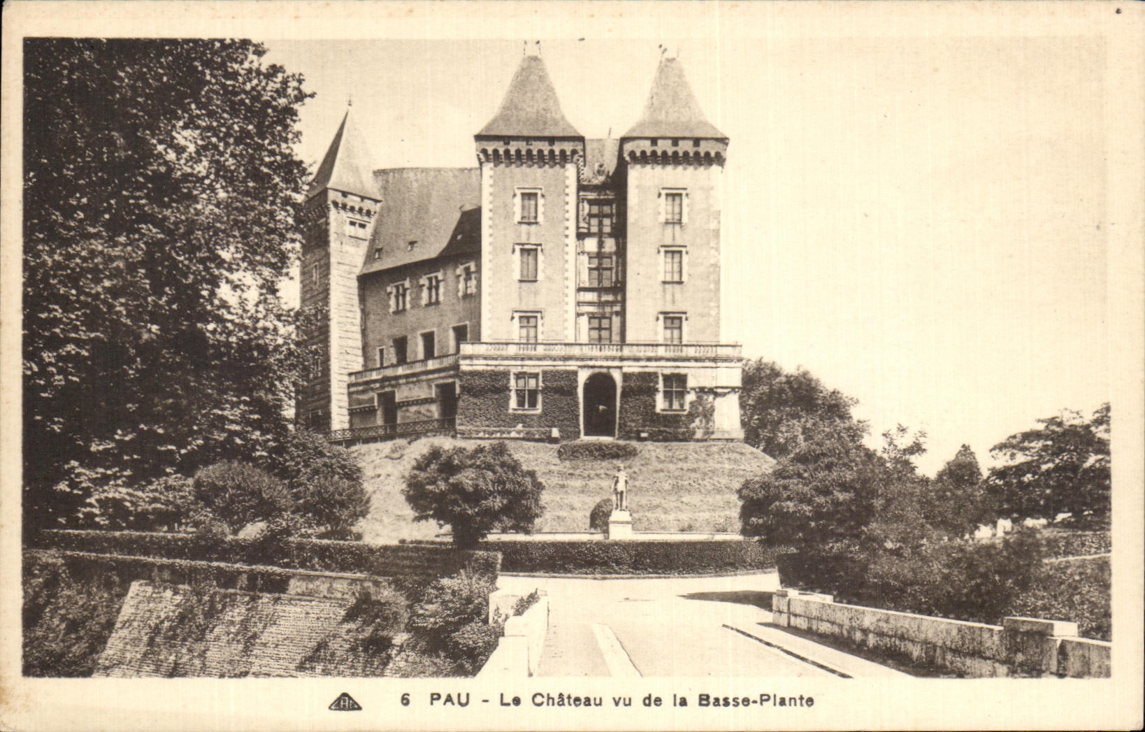 Pau - Le Château vu de la Basse-Plante — éditeur CPAPHIL