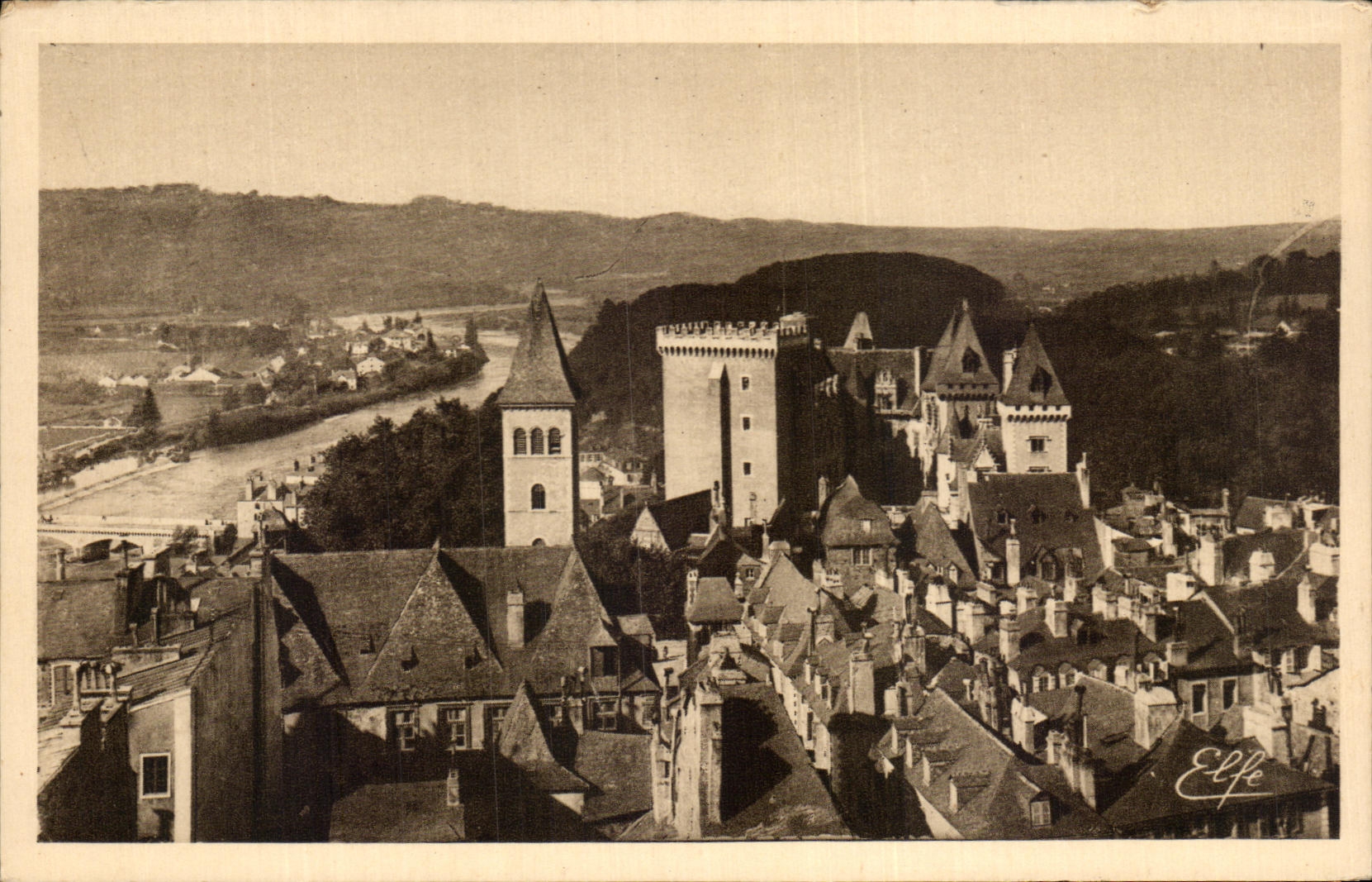 CPA Pau Le Vieux Quartier du chateau et le parc national