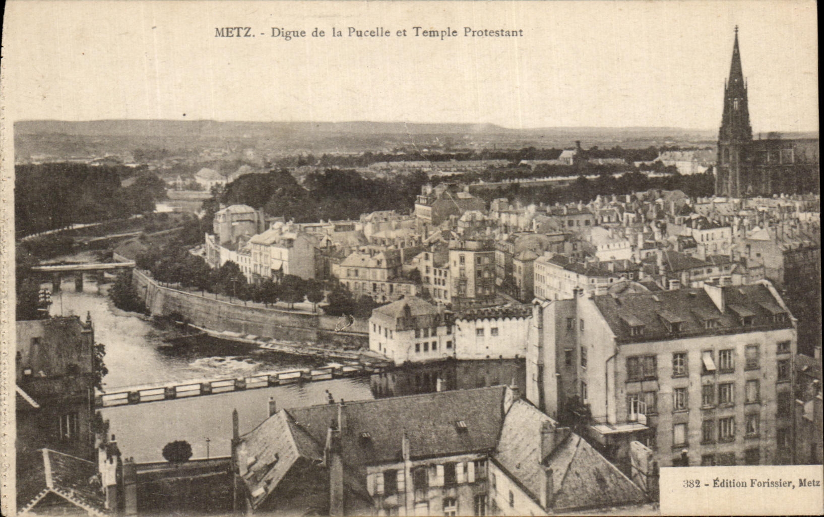 CPA Metz Digue de la Pucelle et Temple Protestant 
