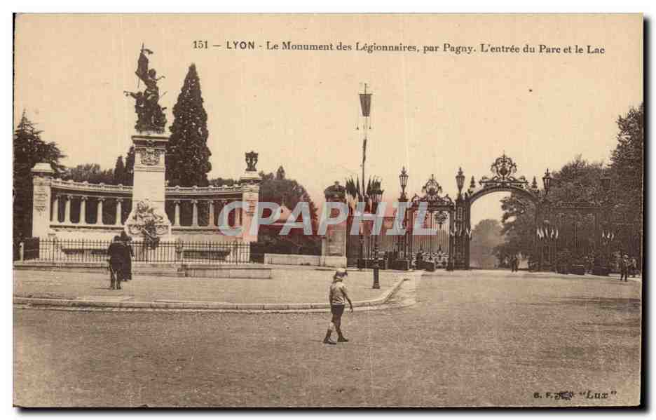 LYON - Le Monument des Légionnaires, par Pagny. L'entrée du Parc et le Lac