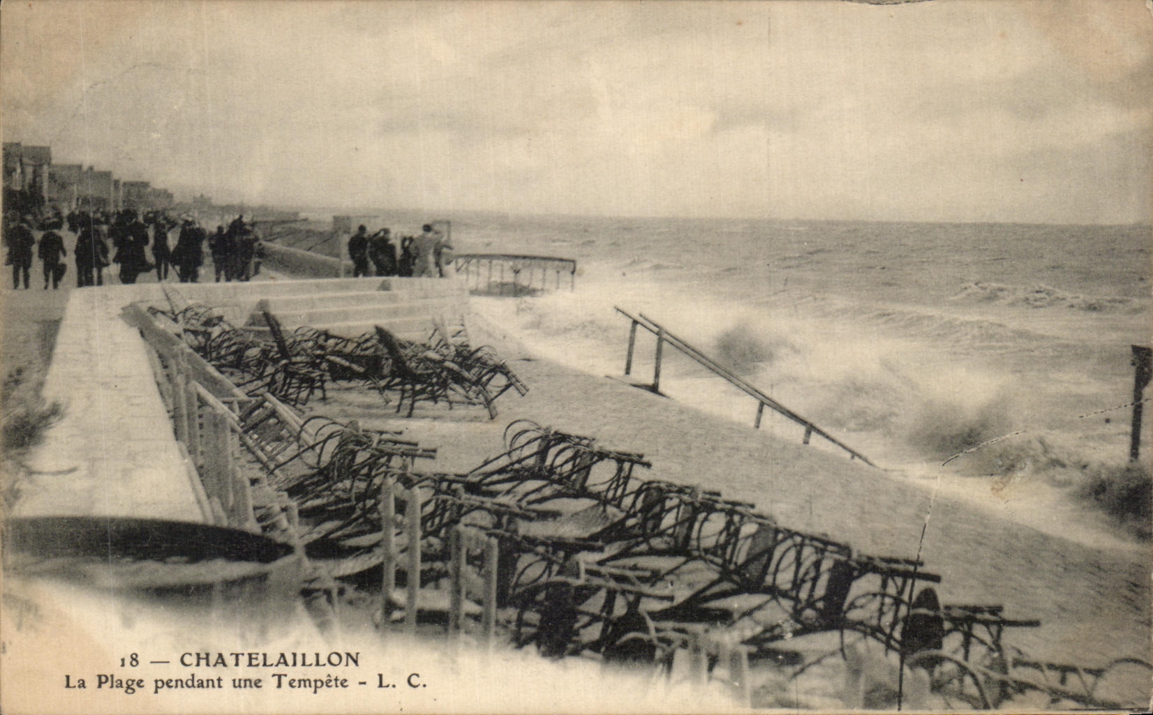 CPA Chatelaillon La Plage Pendant une Tempete