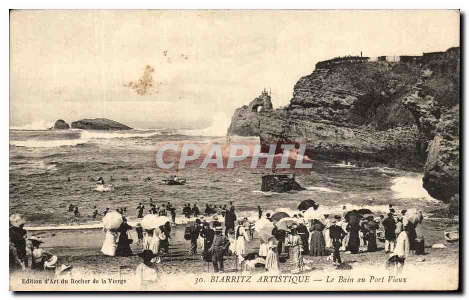 CPA Biarritz Artistique Le Bain au Port Vieux