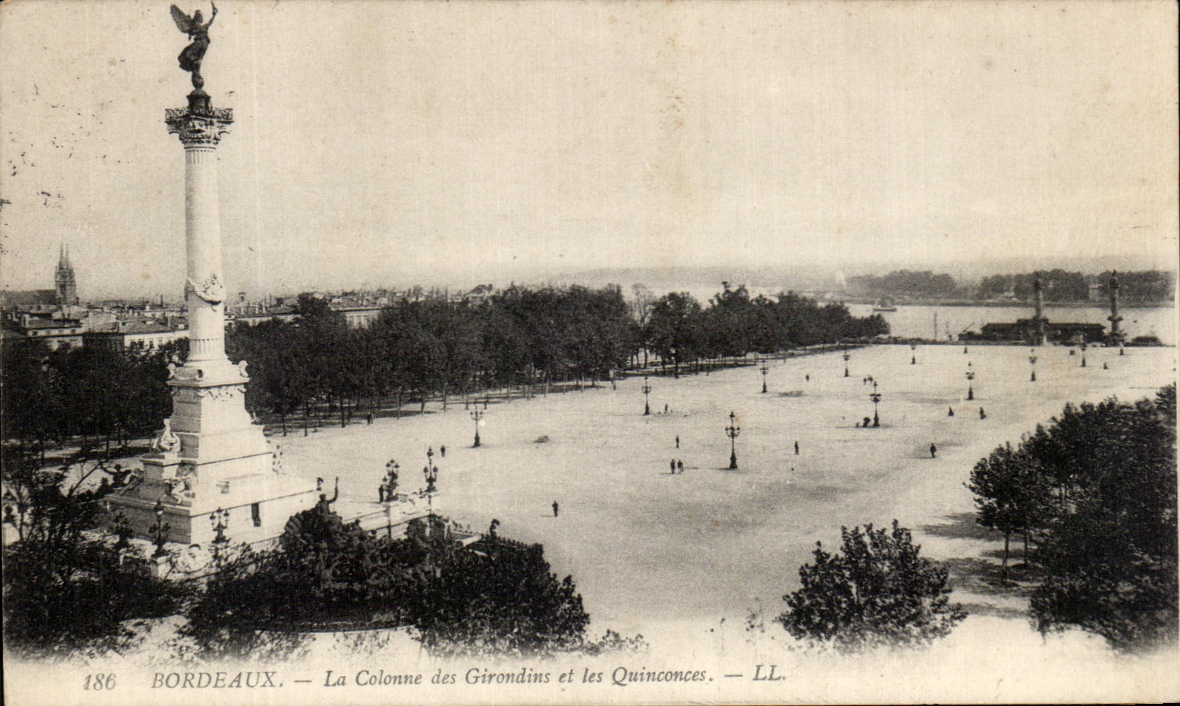 Bordeaux — La Colonne des Girondins et les Quinconces — LL. N° 186