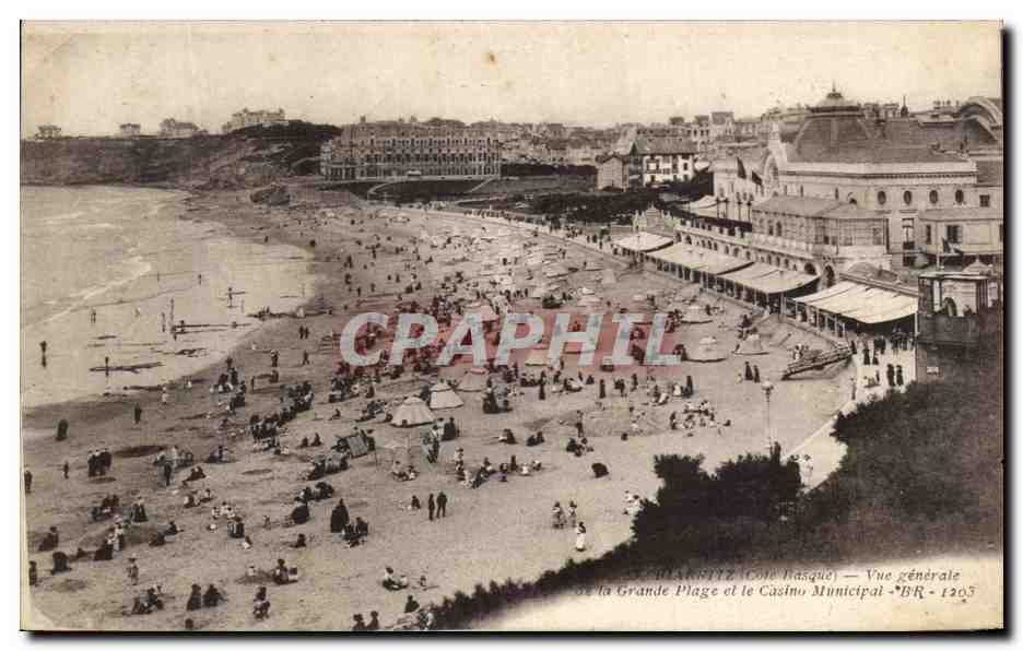 CPA Biarritz Vue Generale La Grande Plage et le Casino Municipal