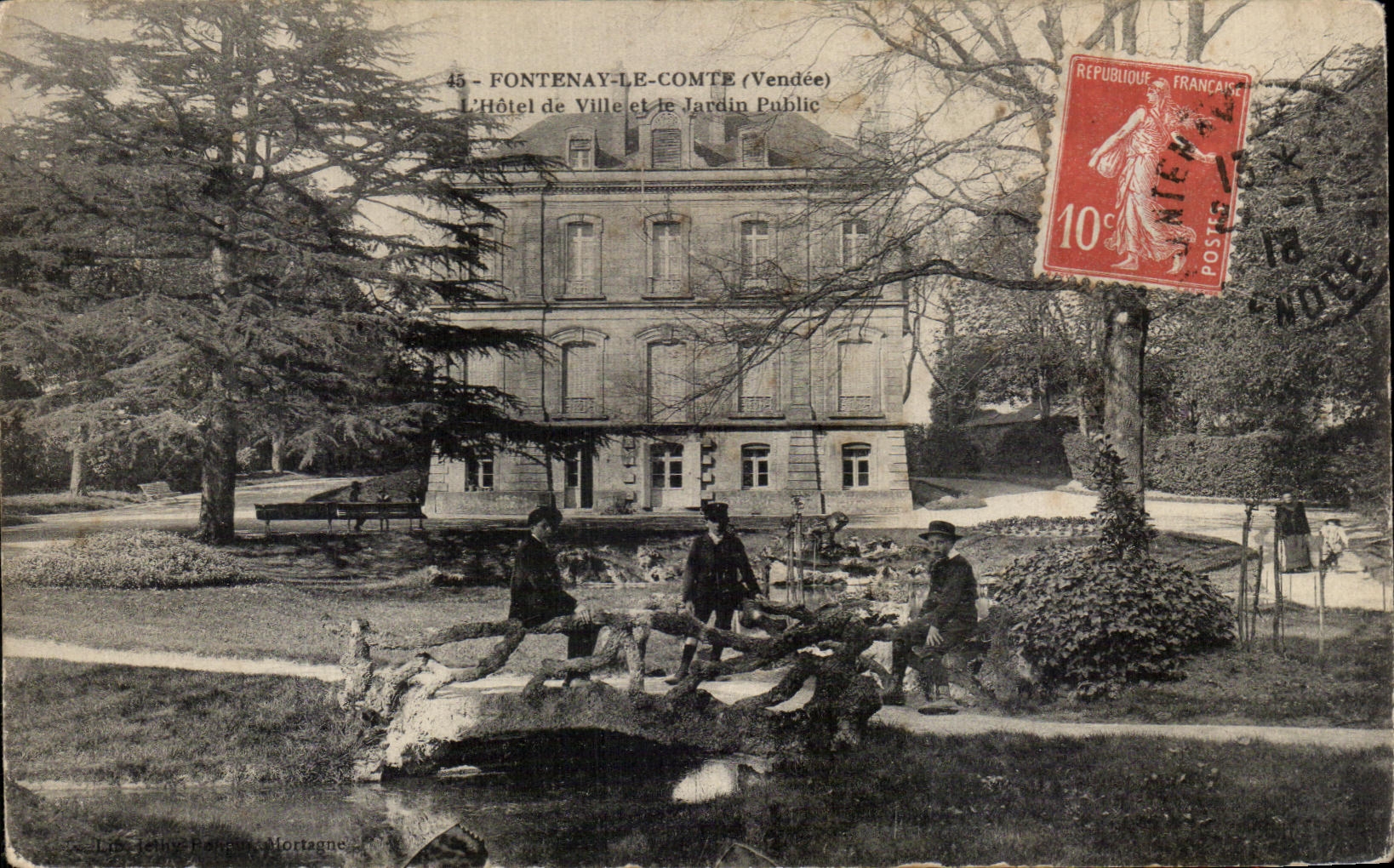 CPA Fontenay Le Comte Hotel de Ville et le Jardin Public