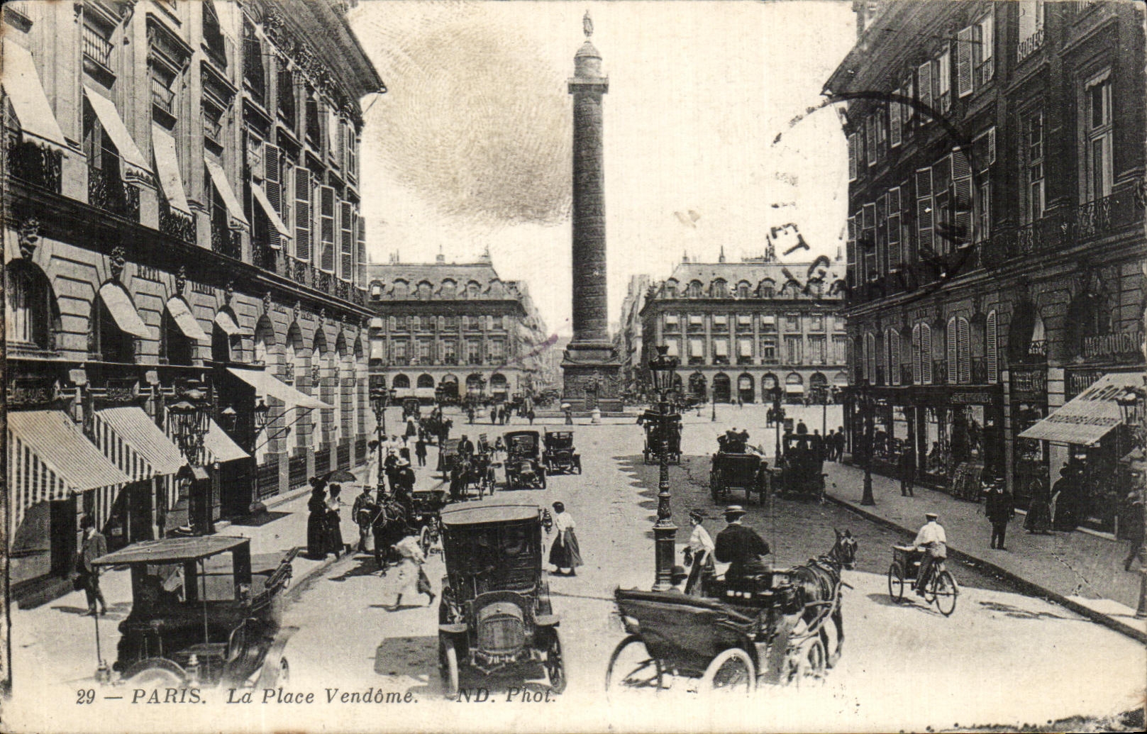CPA Paris Le Place Vendome automobile