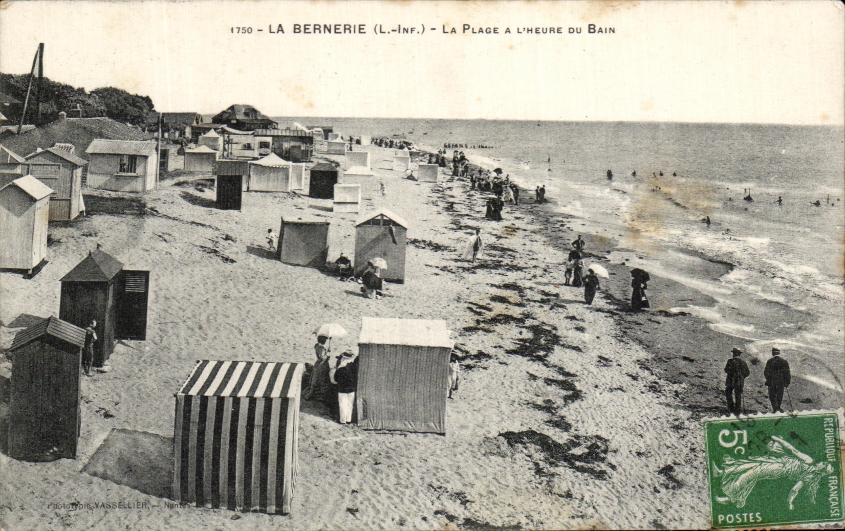 CPA La Bernerie La Plage A L'heure Du Bain