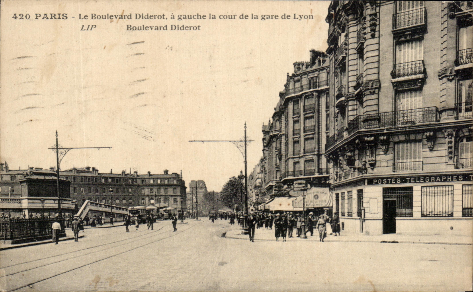 CPA Paris Le Boulevard Diderot a gauche la Cour de la gare de Lyon Boulevard Diderot