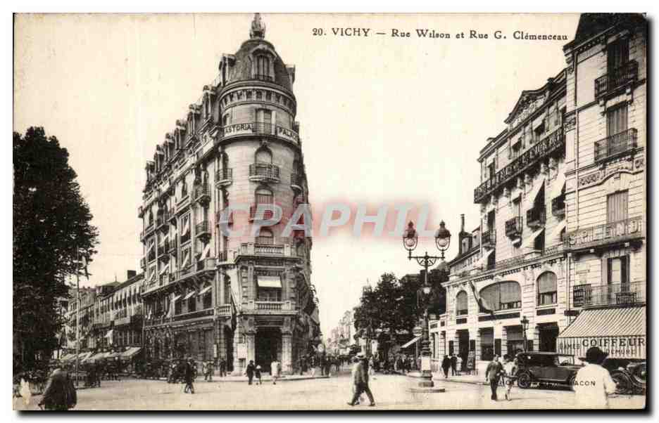 CPA Vichy Rue Wilson et Rue G Clemeneau