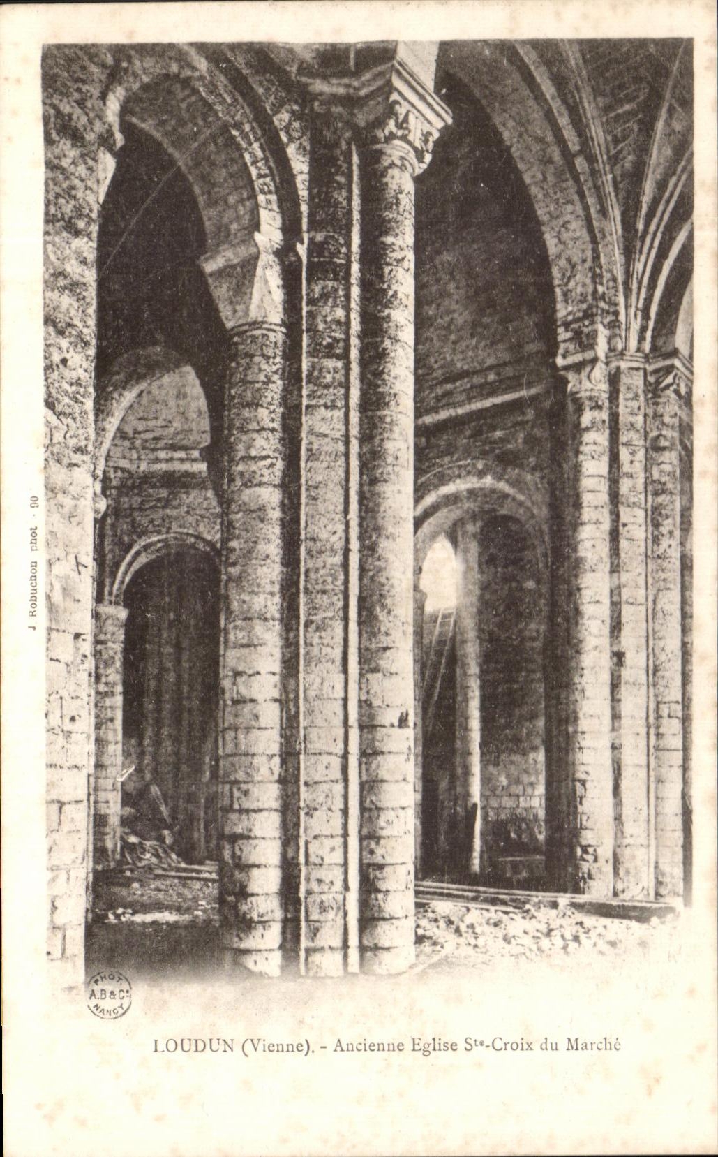 CPA Loudun Ancienne Eglise St Croix du marche