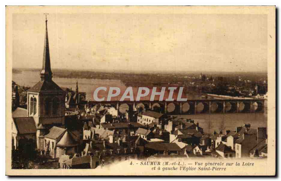 CPA Saumur Vue generale sur la Loire et a gauche l'Eglise saint Pierre
