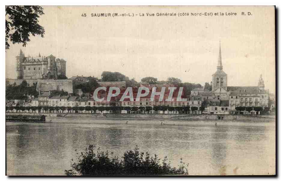 CPA Saumur La Vue Generale et la Loire