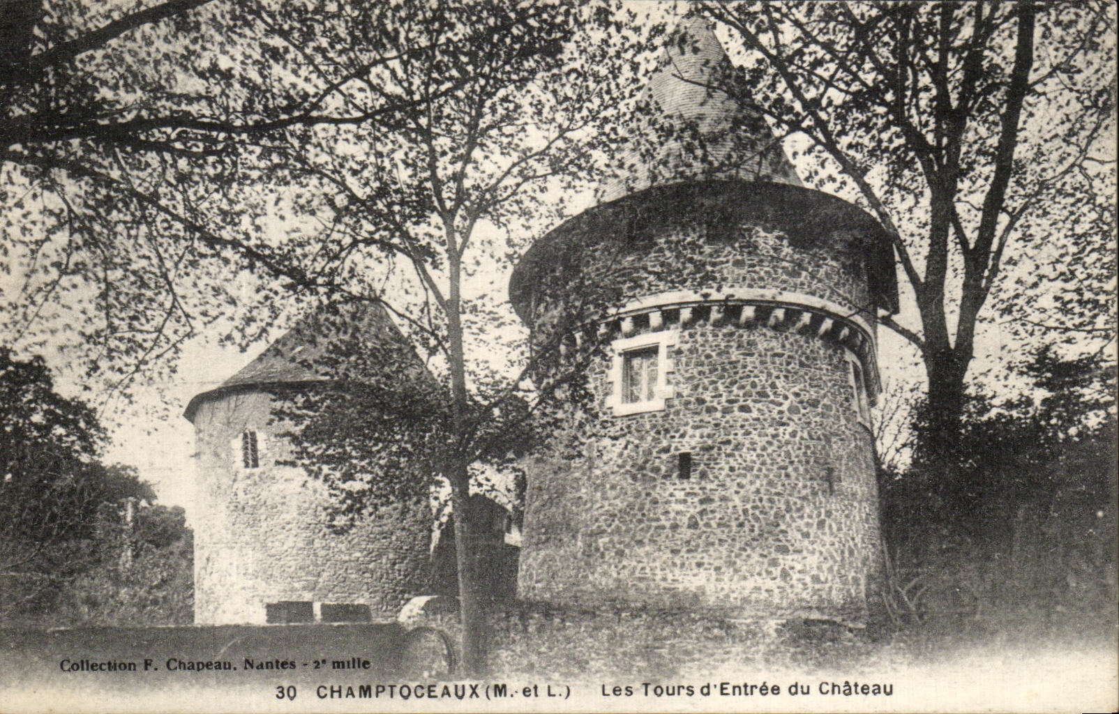 CPA Champtoceaux Les Tours d'Entree du Chateau