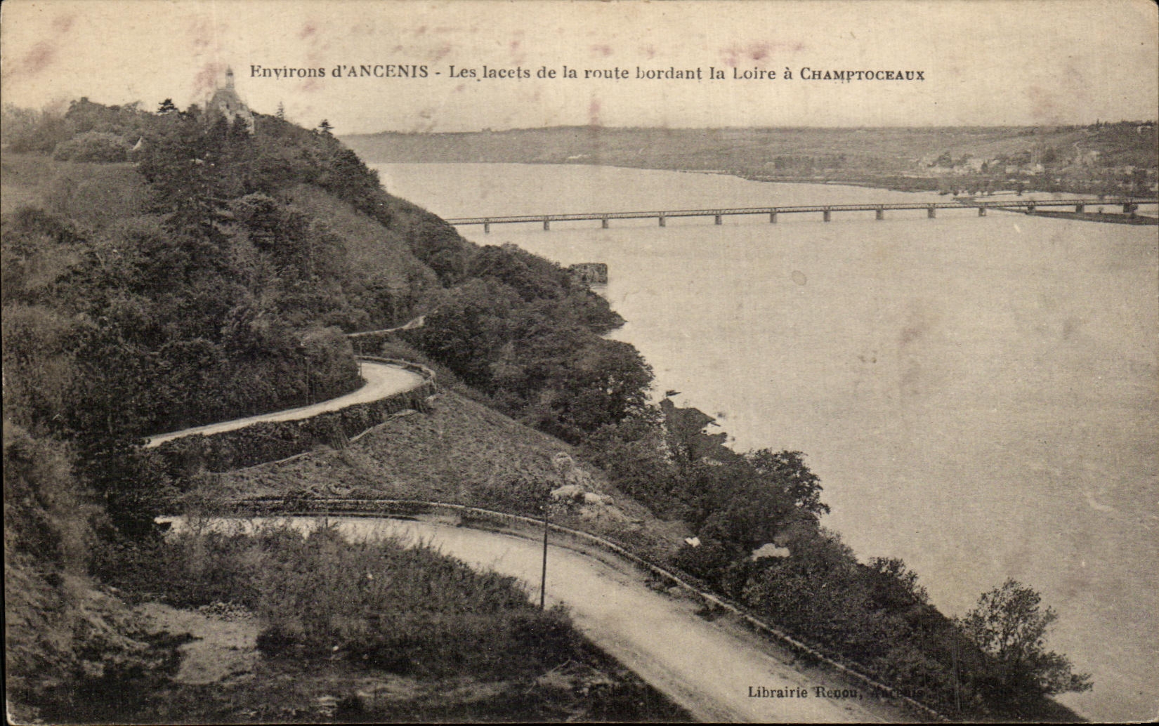 CPA Environs d'Ancenis Les lacets de la route bordant la Loire a Champtoceaux