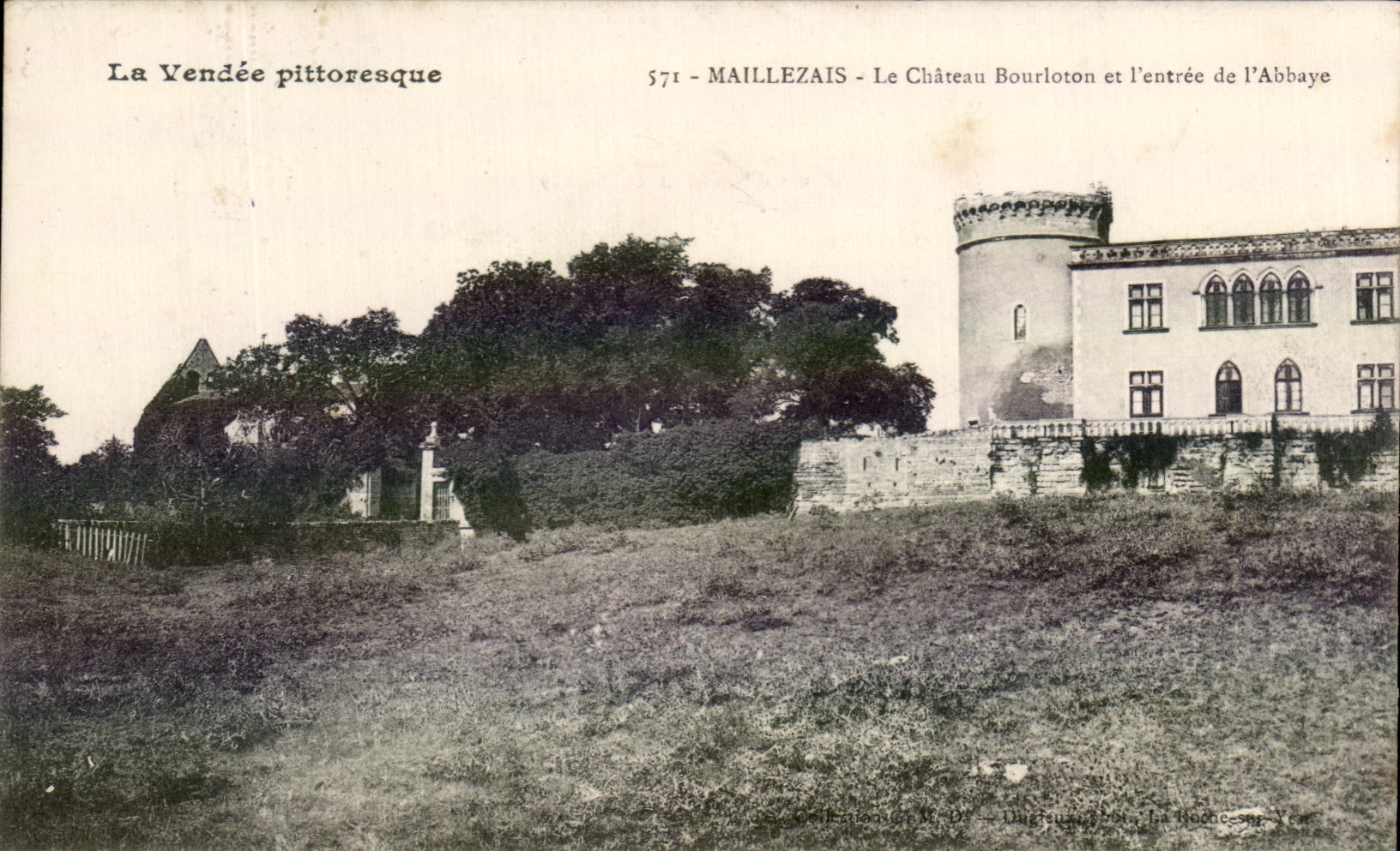 CPA La Vendee Pittoresque Maillezais Le Chateau Bourloton et l'Entree de l'Abbaye 