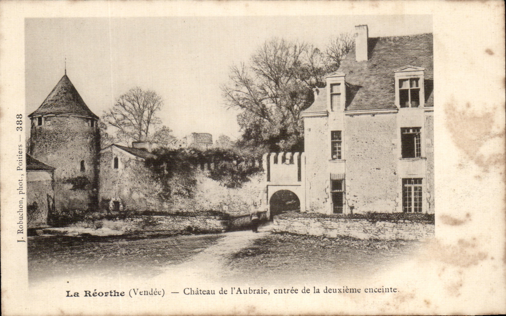 La Réorthe (Vendée) — Château de l'Aubraie, entrée de la deuxième enceinte — J. Robuchon, phot. Poitiers, n° 388