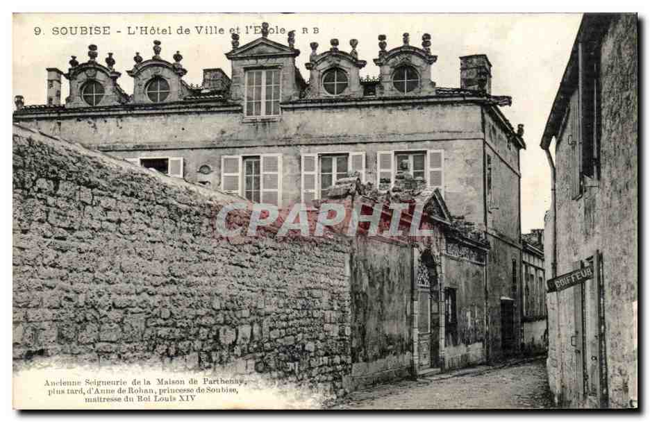 CPA Soubise L'Hotel de Ville et L'Ecole 