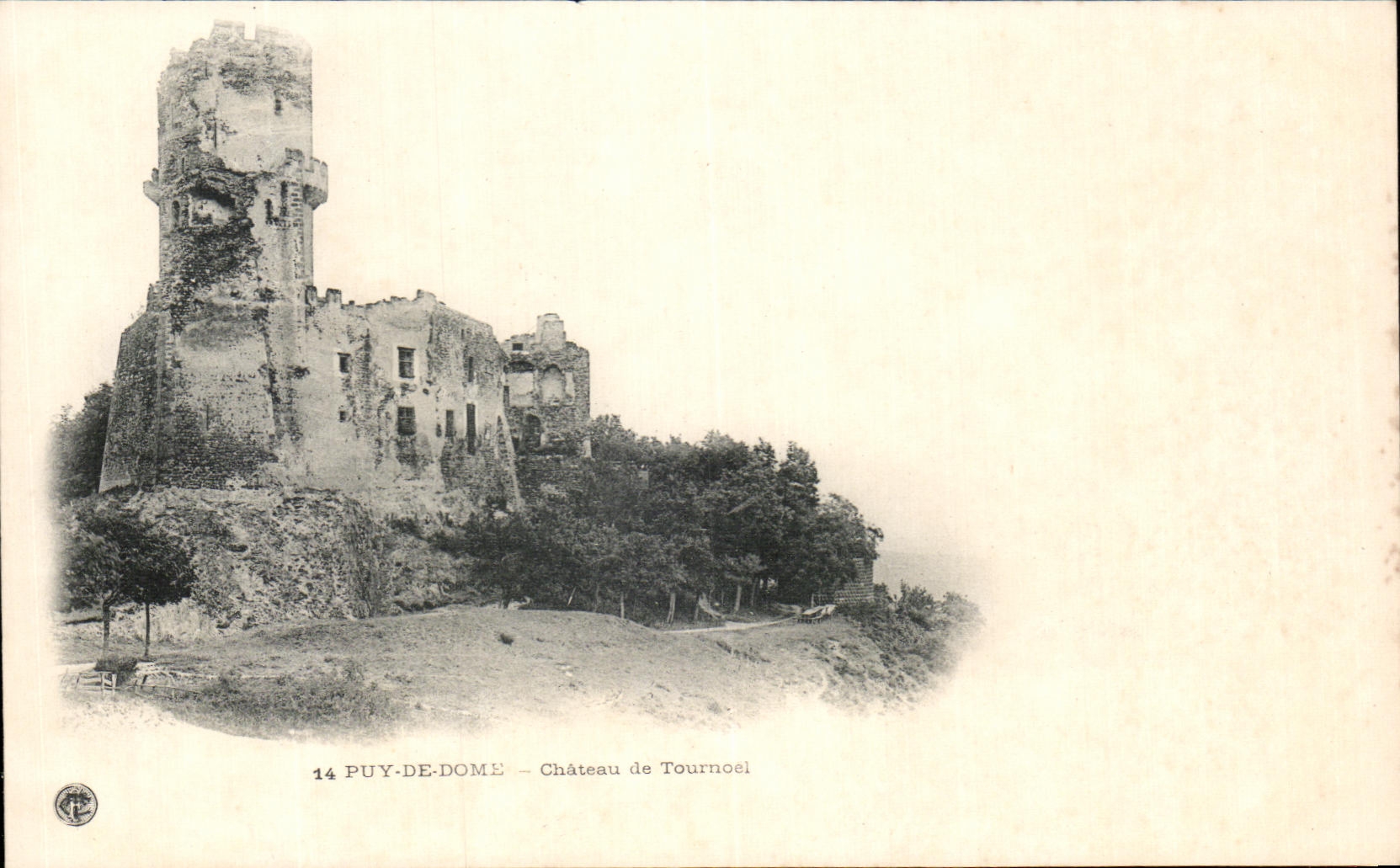 CPA Puy De Dome Chateau de Tournoel