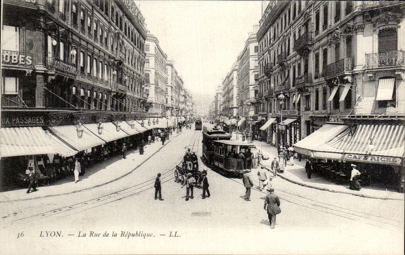 CPA Lyon la Rue de la Republique Tramway Voiture a ane
