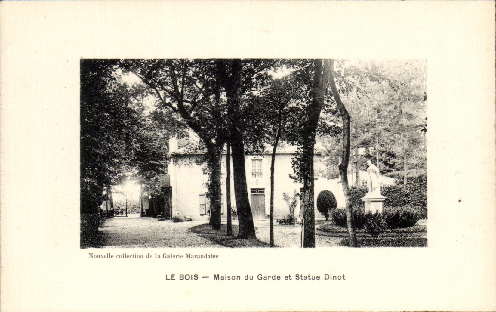 CPA Le Bois Maison du Garde et Statue Dinot
