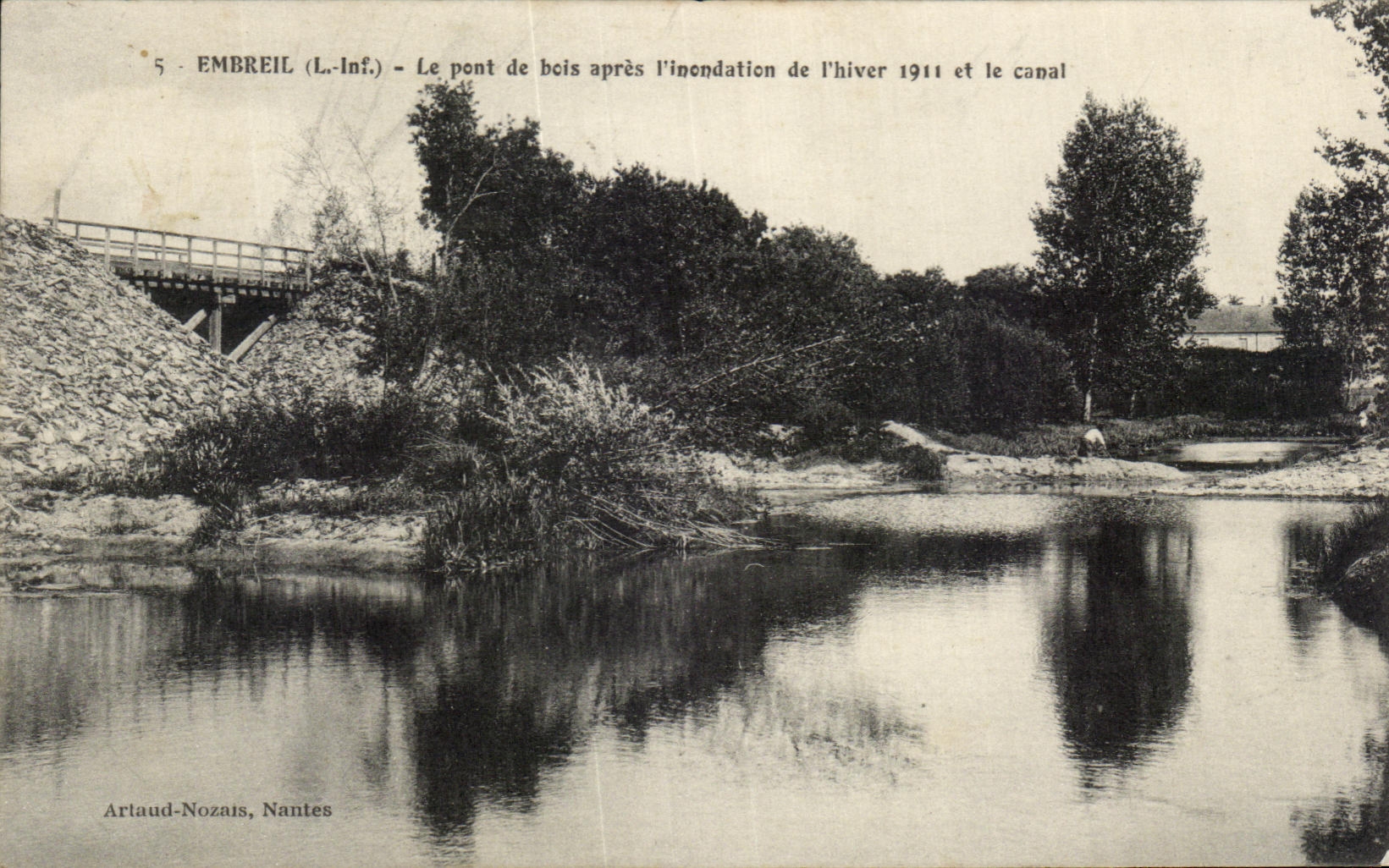 CPA Embreil Le pont de bois apres l'inondation de l'hiver 1911 et le canal