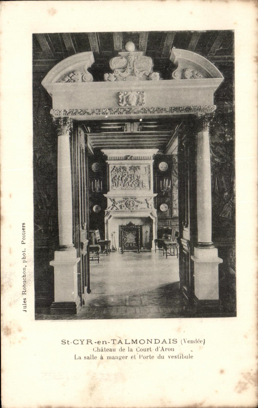 CPA St Cyr en Talmondais Chateau de la Court d'Aron La salle a manger et porte du vestibule 