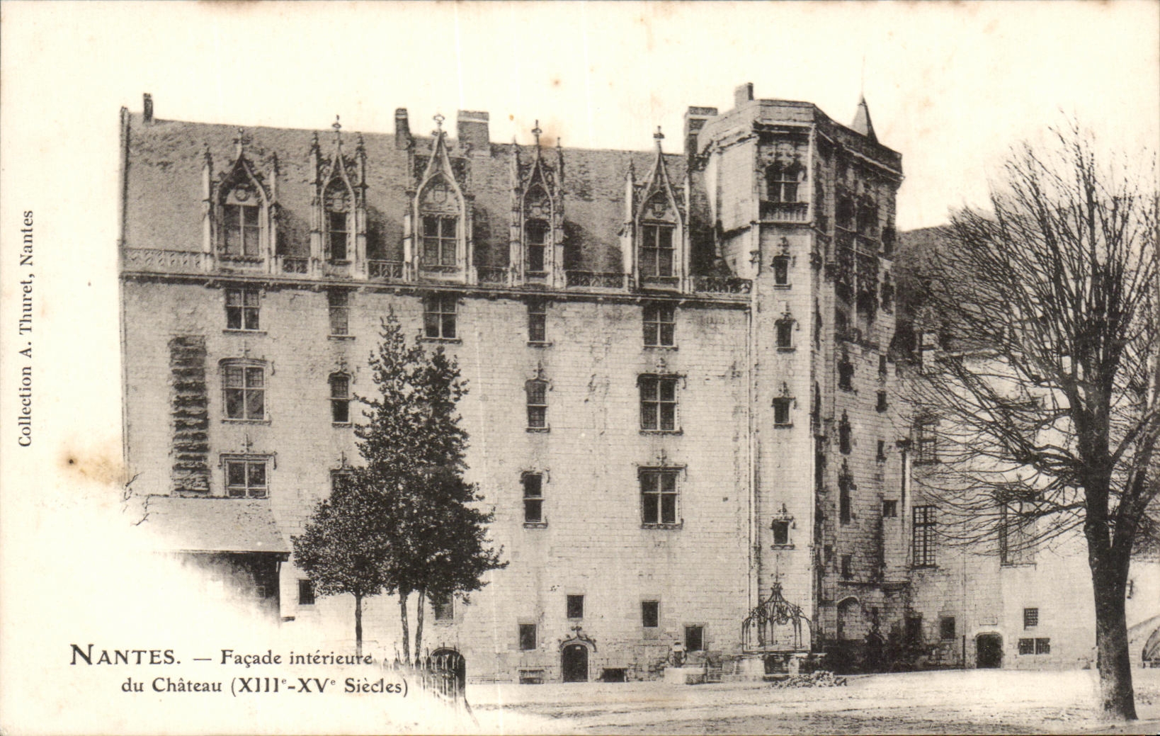 CPA Nantes Facade interieure du Chateau
