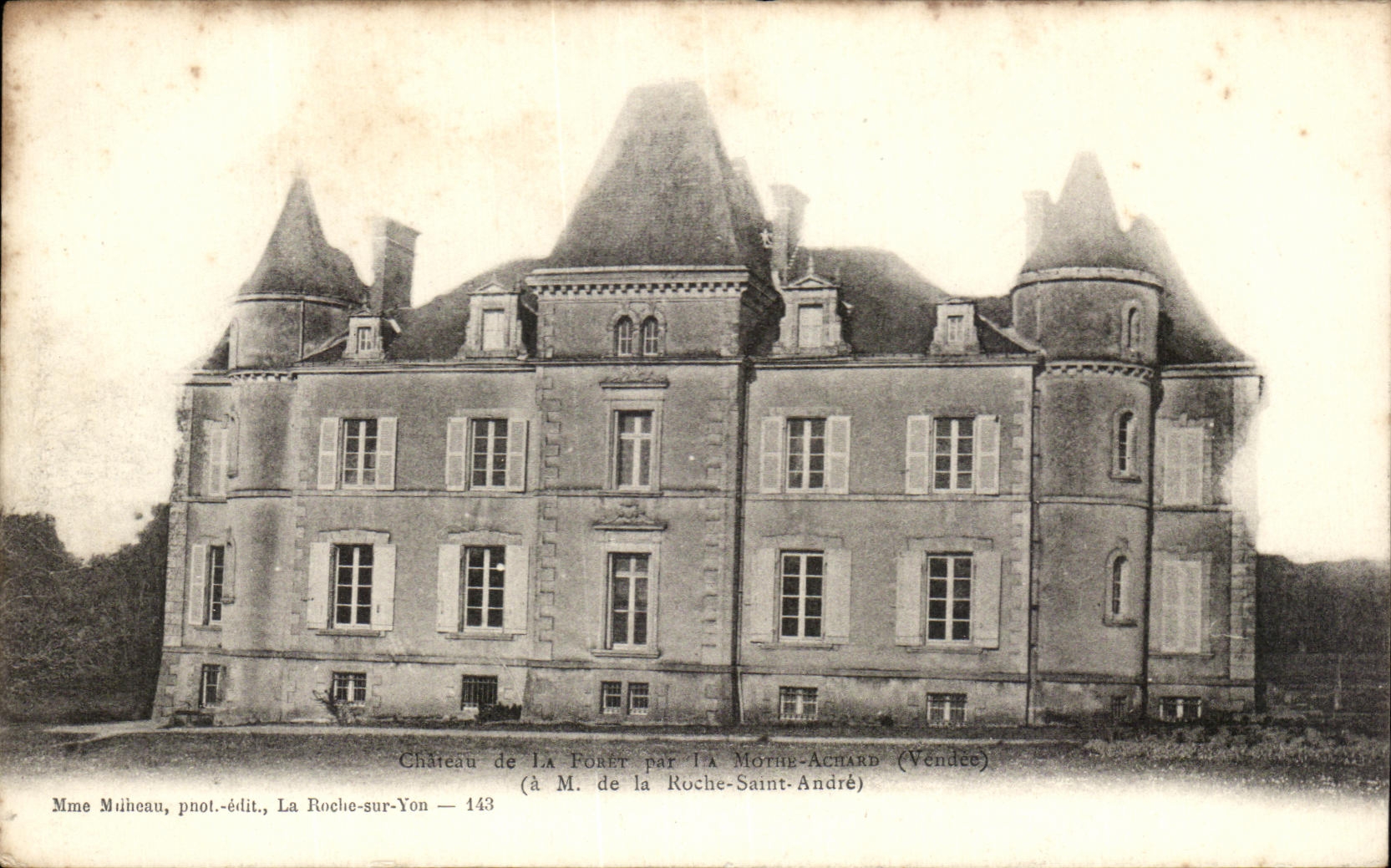 CPA Chateau de la Foret par la Mother Achard M de la Roche Saint Andre