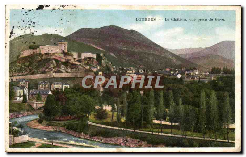 CPA Lourdes Le Chateau Vue Prise du Gave 