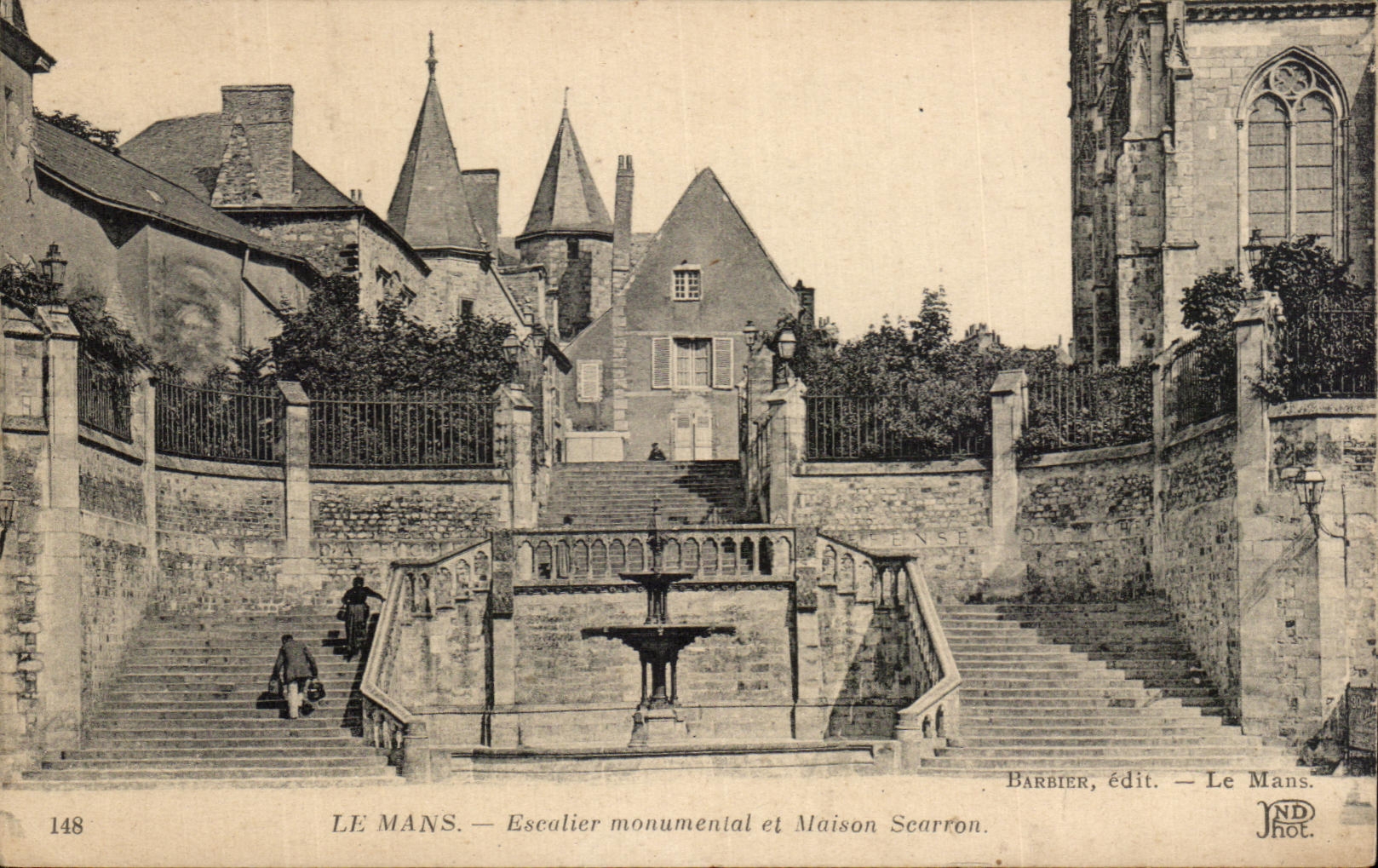 Le Mans — Escalier monumental et Maison Scarron — Barbier, édit. — Le Mans.