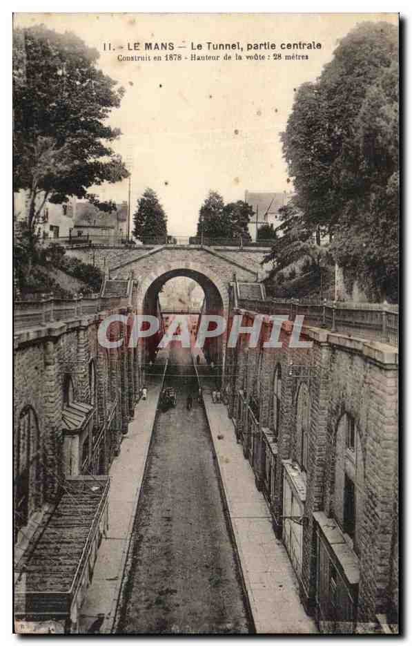 Le Mans — Le Tunnel, partie centrale — Construit en 1878 — Hauteur de la voûte : 28 mètres