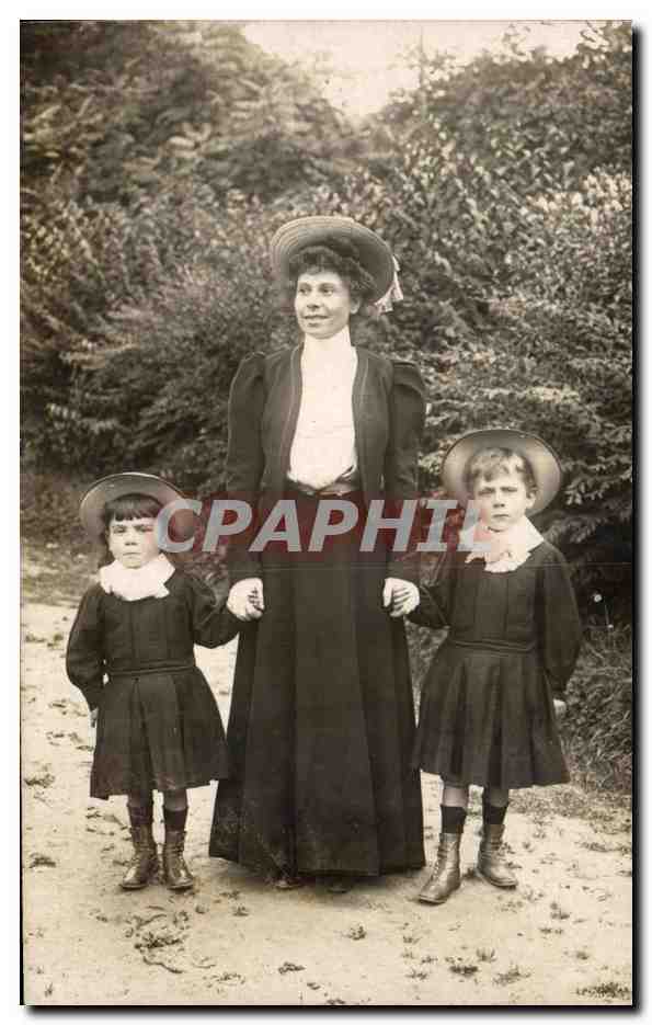 CARTE PHOTO Grand mere et enfants