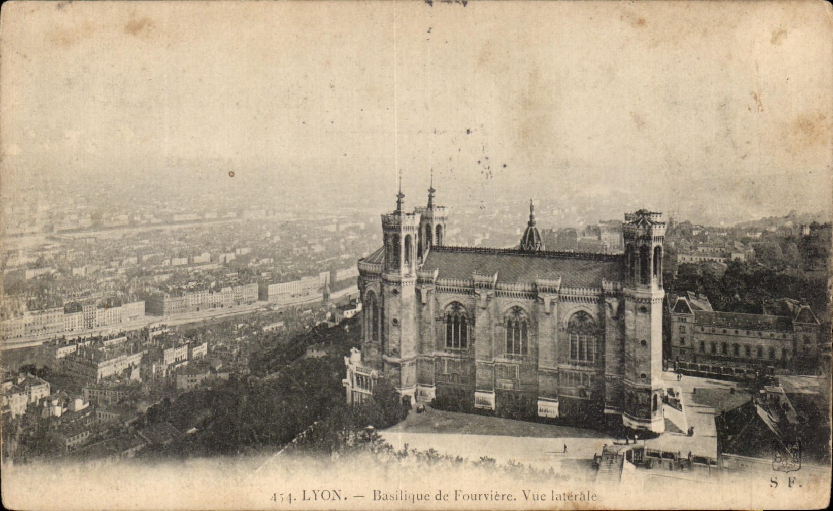 CPA Lyon Basilique de Fourviere Vue laterale