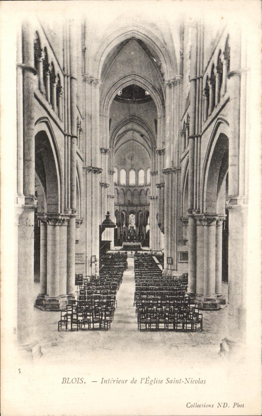 CPA Blois Interieur de leglise Saint Nicolas