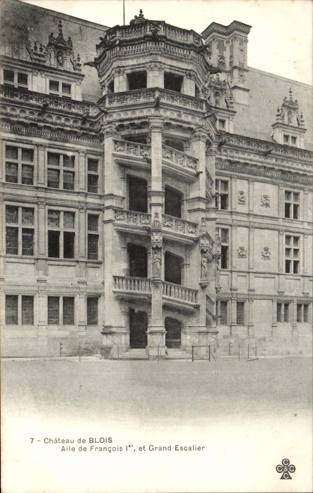 CPA Chateau de Blois Alle de Francois 1er Grand Escalier 