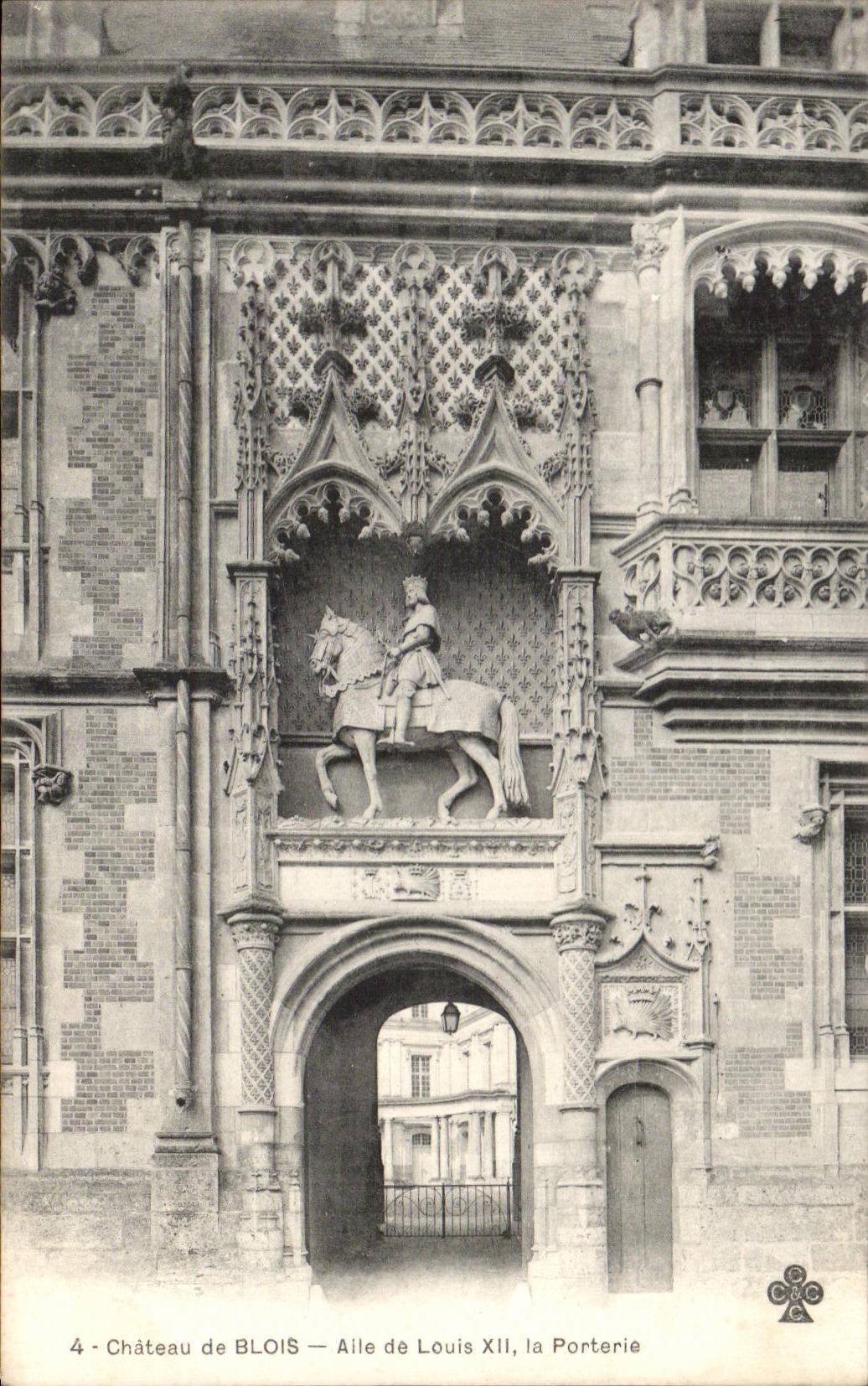 CPA Chateau de Blois Aile de Louis XII la Porterie 