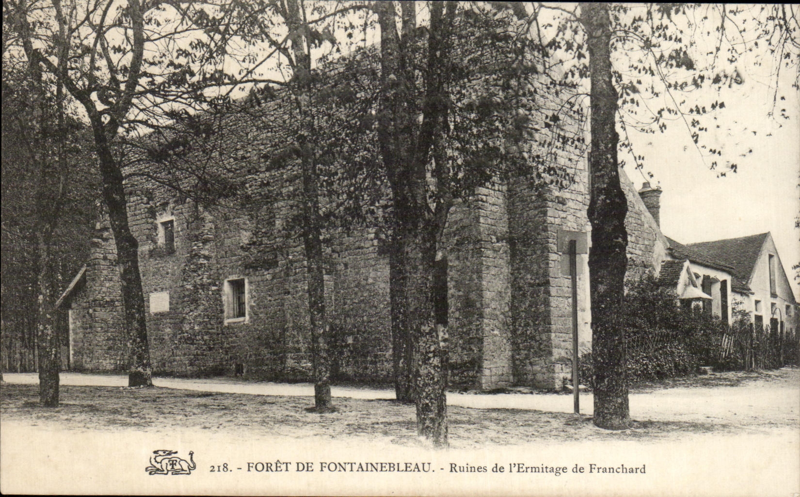 CPA Foret De Fontainebleau Ruines de l'Ermitage de Franchard
