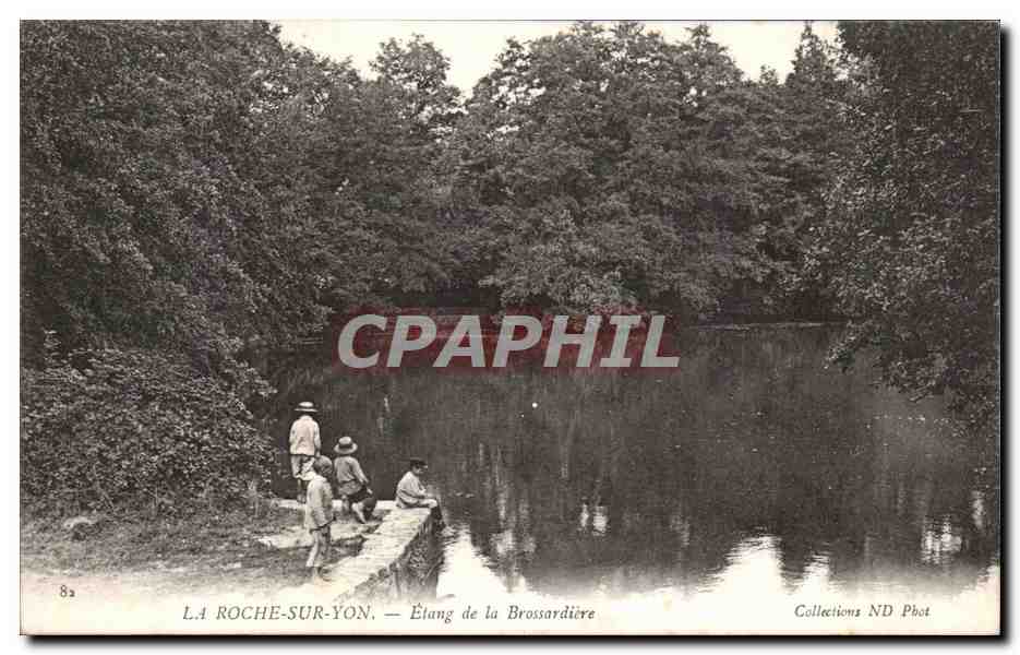 CPA La Roche Sur Yon Etang de la Brossardiere Enfants